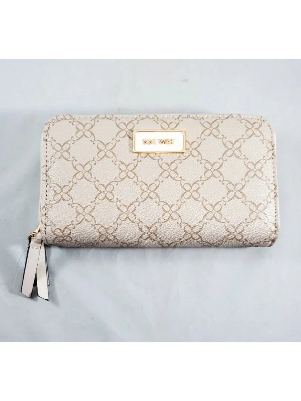 Nine West Norah Large Double Zip Around Wallet Clutch Beige Geometric Pattern